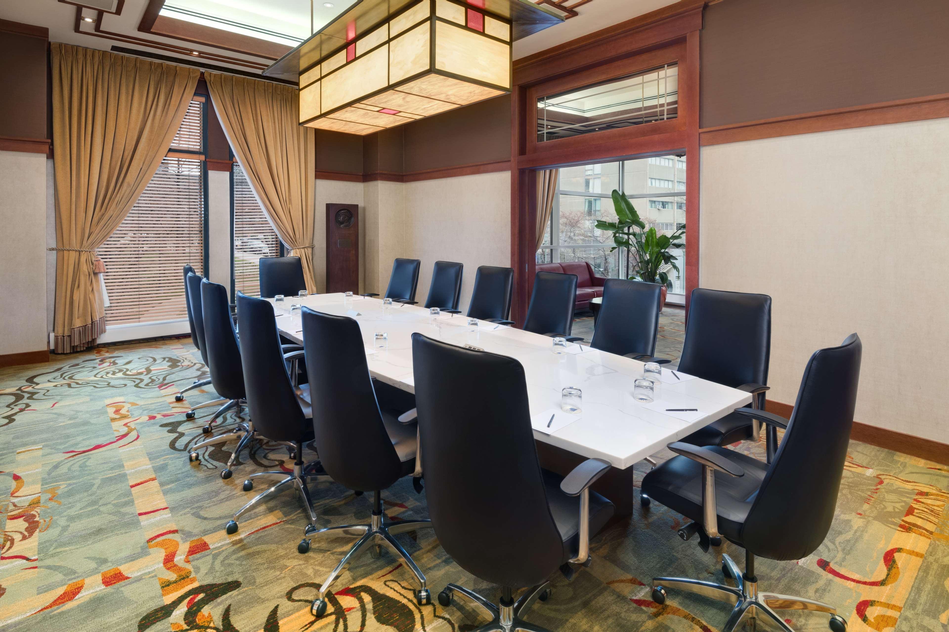 The Inn At Penn, A Hilton Hotel Филаделфия Екстериор снимка