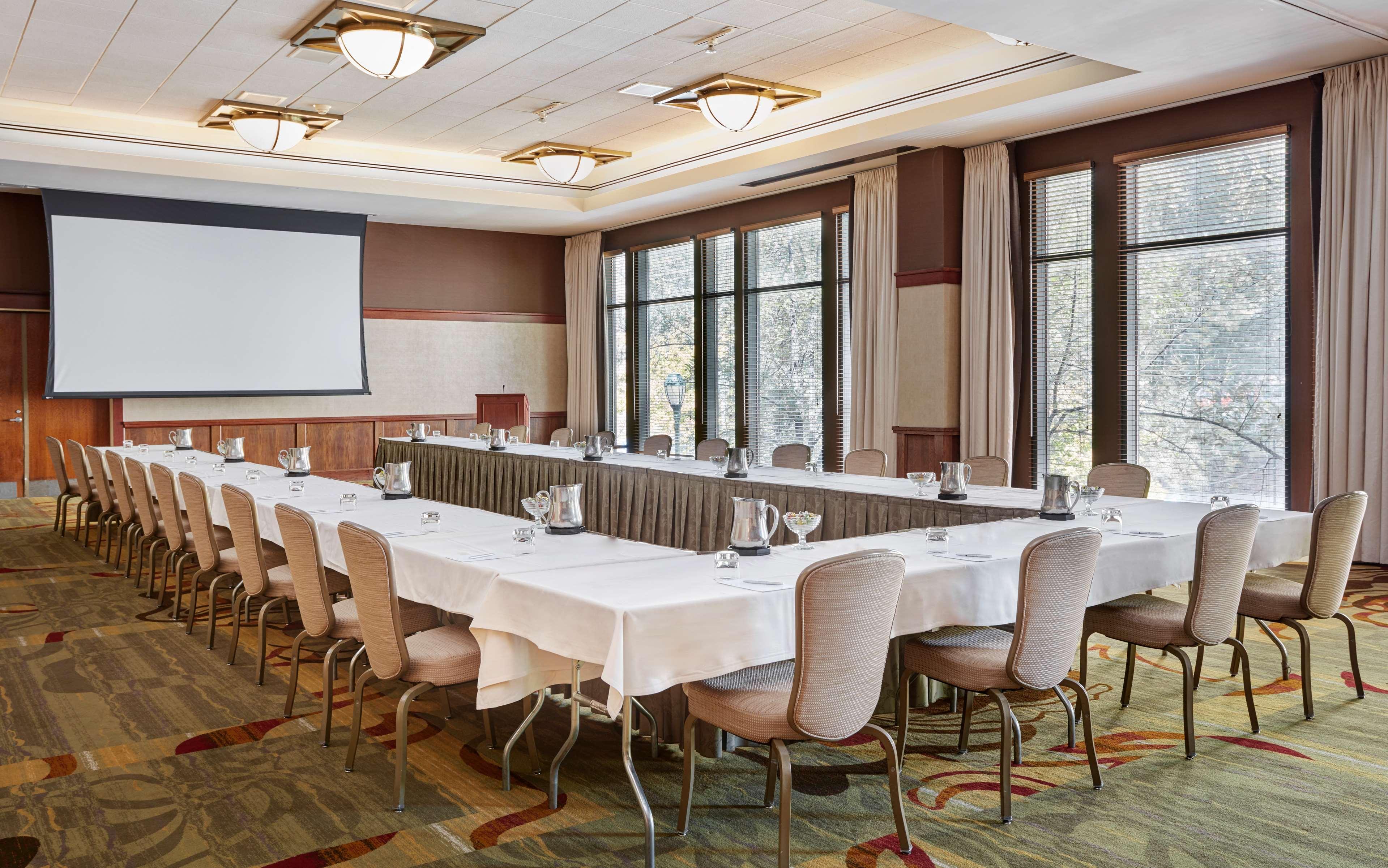 The Inn At Penn, A Hilton Hotel Филаделфия Екстериор снимка