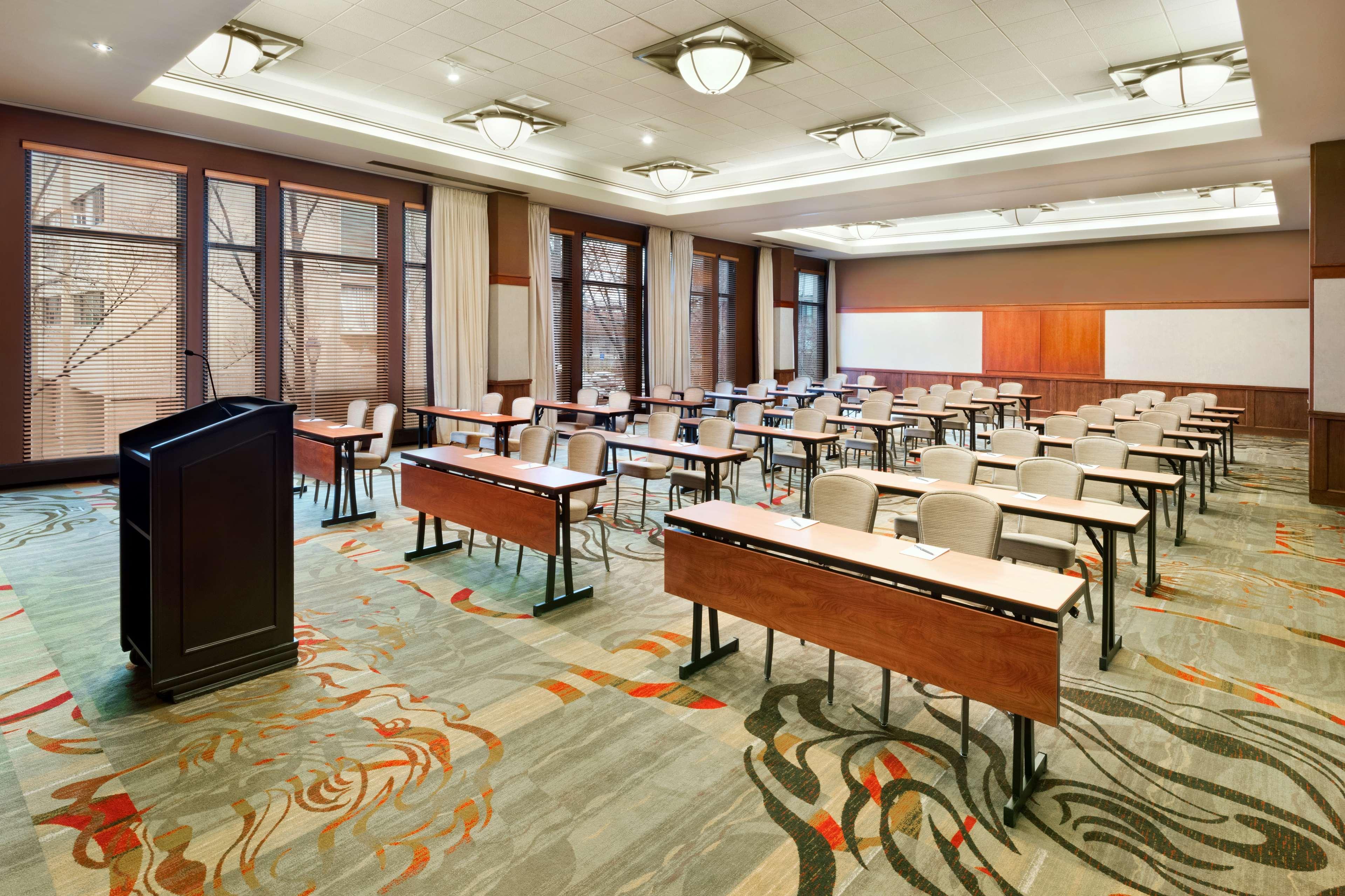 The Inn At Penn, A Hilton Hotel Филаделфия Екстериор снимка