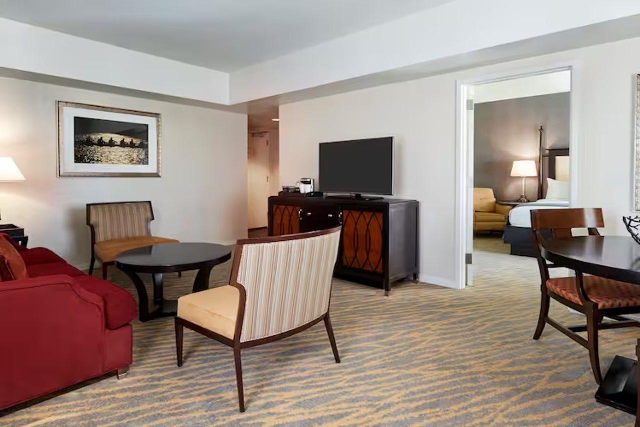 The Inn At Penn, A Hilton Hotel Филаделфия Екстериор снимка