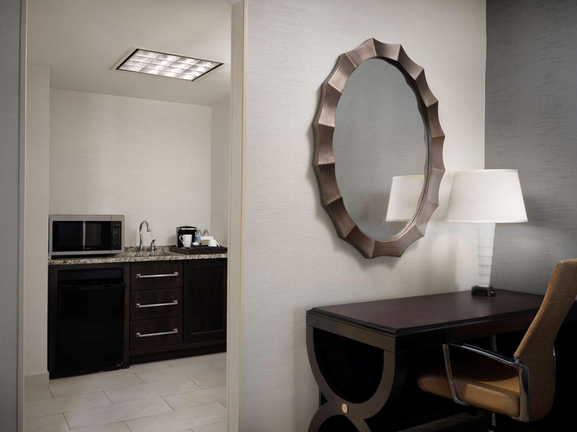 The Inn At Penn, A Hilton Hotel Филаделфия Екстериор снимка