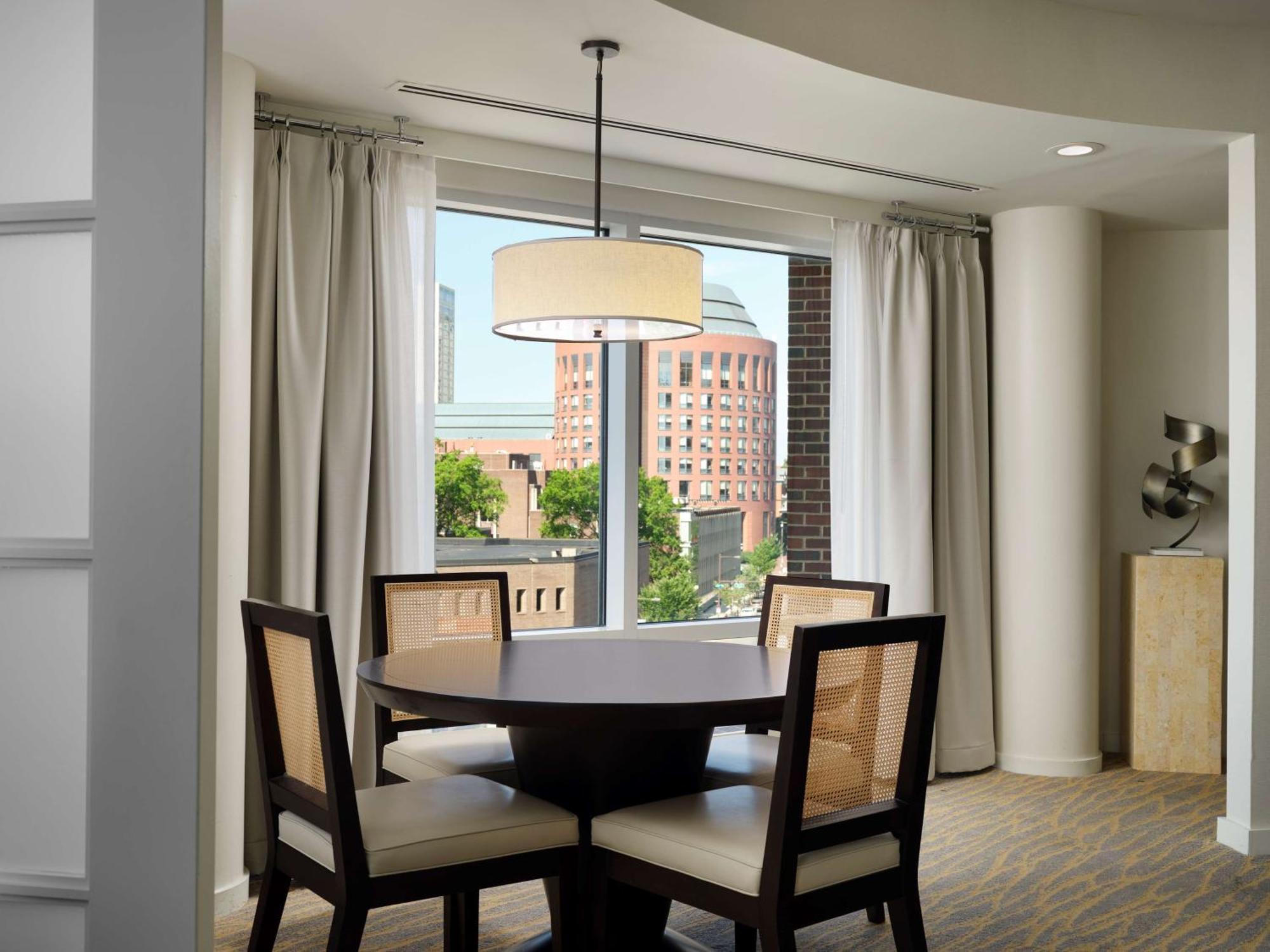 The Inn At Penn, A Hilton Hotel Филаделфия Екстериор снимка