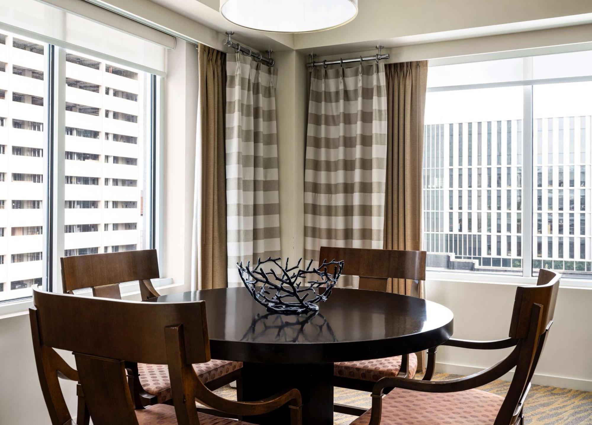The Inn At Penn, A Hilton Hotel Филаделфия Екстериор снимка