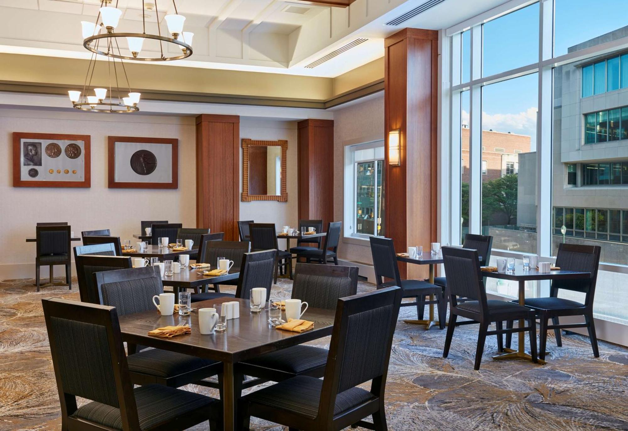 The Inn At Penn, A Hilton Hotel Филаделфия Екстериор снимка